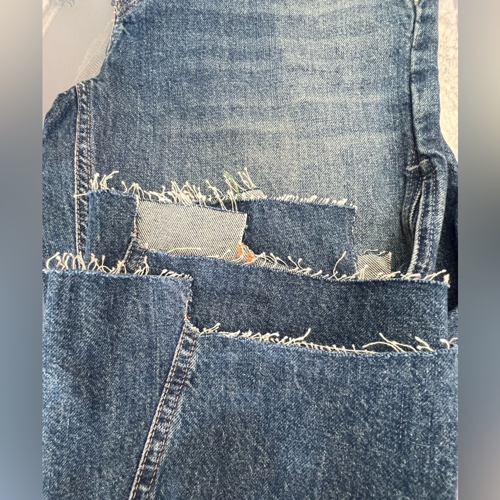 We The Free Ripple Wide Leg Crop Jeans unique design and frayed hems - Picture 4 of 8
